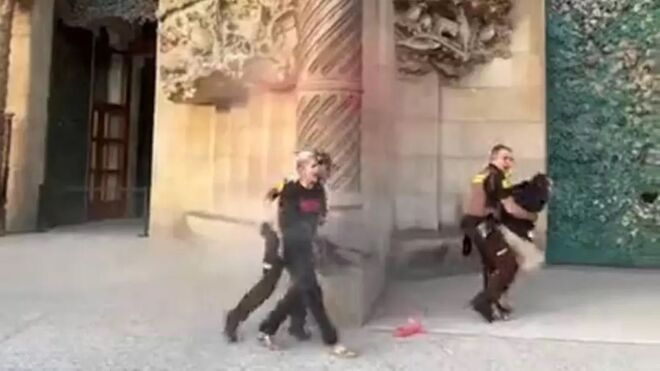 La policía detiene a las activistas
