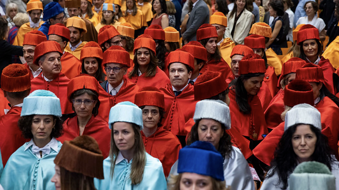 Parte del claustro, durante la inauguración del curso oficial