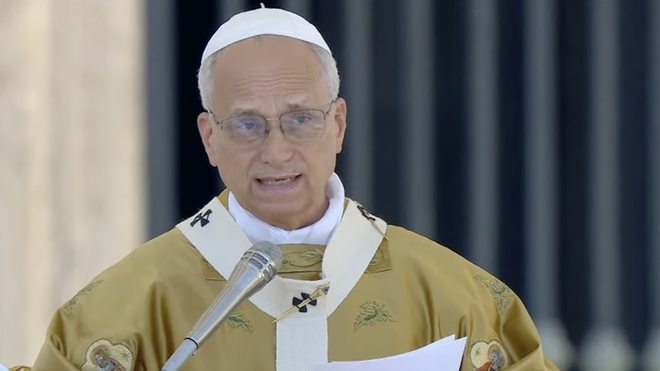 León XIV, en el ángelus desde la plaza de San Pedro