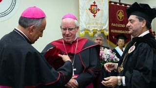 Arzobispo Saiz Meneses, doctorado honoris causa en Humanidades y Teología por la UMSA