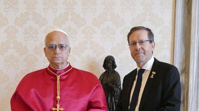 León XIV con el presidente de Israel Isaac Herzog