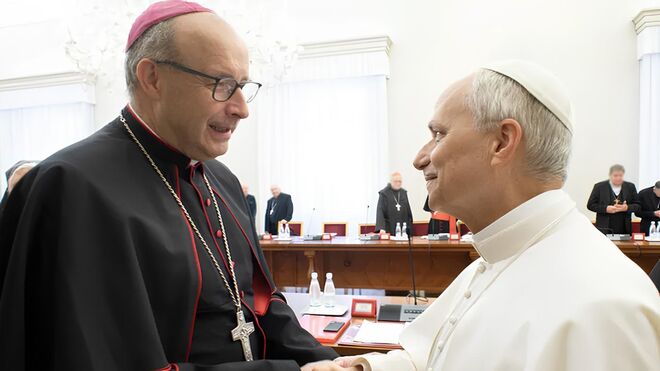 Monseñor Satué y León XIV