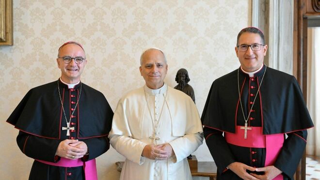 León XIV con el Presidente y el Secretario de la Pontificia Comisión para la Protección de Menore