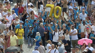 Fieles felicitan a Prevost por su 70 cumpleaños