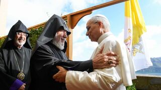 El Papa recibe a Karekin II en Castel Gandolfo