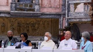 De izquierda a derecha Dr. Torres Cuevas, Yarelis Rico, Fr. Manuel Uña, P. Antonio Rodríguez y Nancy Sotelo