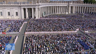 Miles de fieles en la plaza de san Pedro