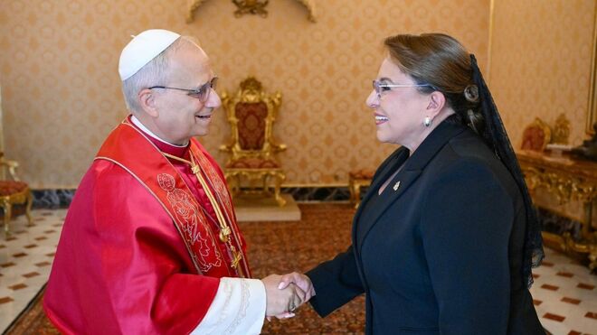 León XIV recibe a Xiomara Castro