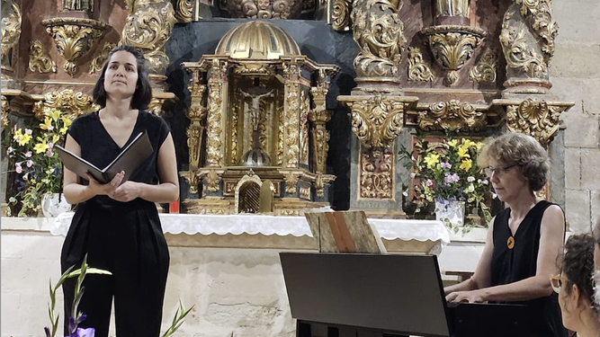 Clara Corral y Cristina Pérez-Lozao durante el concierto en Buenafuente