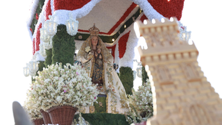 Carreta de la Virgen de Valme durante su traslado en la Romería de Valme. 2024