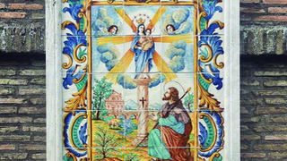 Panel de la Virgen del Pilar en los Jardines Vaticanos