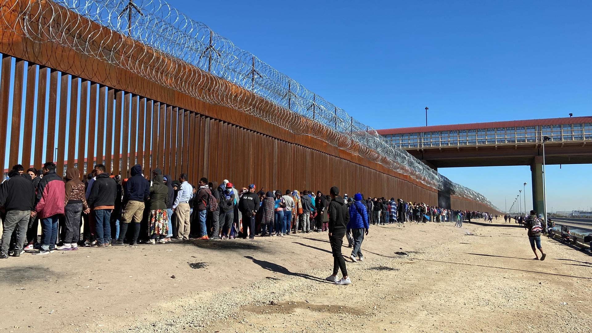 migrantes en la frontera con USA