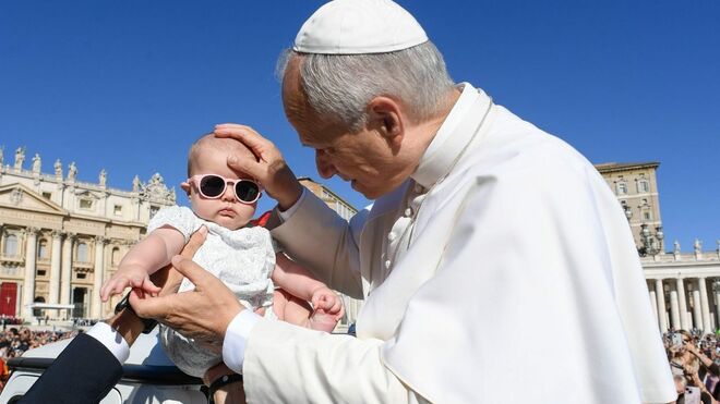 El Papa, hoy, con un niño