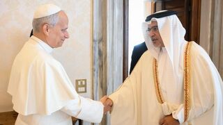 León XIV, con el príncipe de Bahrein
