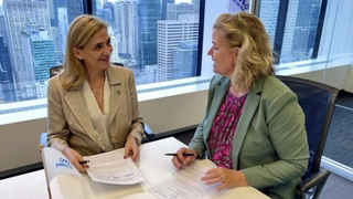 S.A.R. la Infanta Doña Cristina, directora del Área Internacional de la Fundación ”la Caixa” i Kelly T. Clements, Alta Comisionada Adjunta de ACNUR