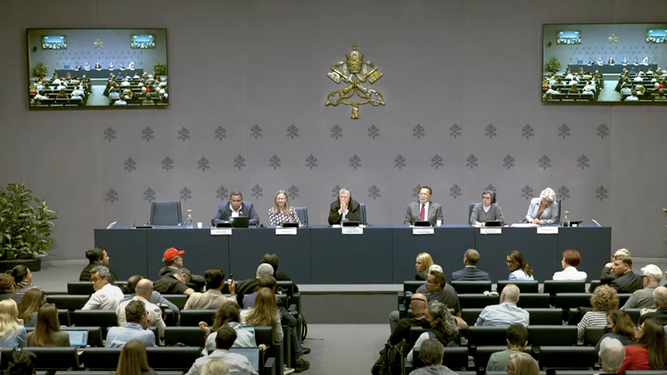 Rueda de prensa en el Vaticano