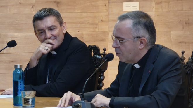 Monseñor Pagazzi (izda) en la Facultad de teología de Loyola