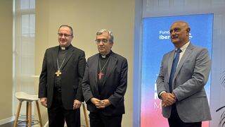 Argüello, junto al obispo riojano, ayer