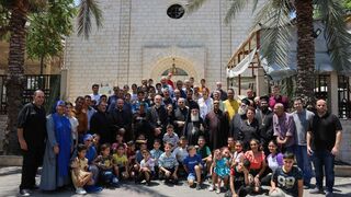 El cardenal Pizzaballa con la comunidad parroquial de Gaza