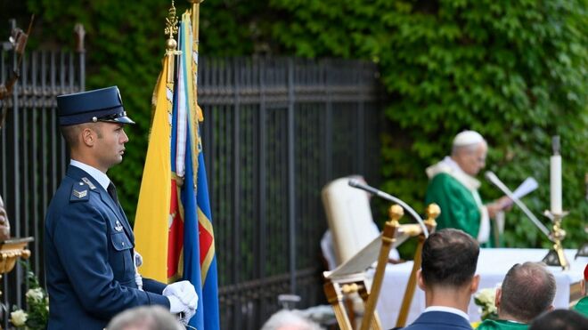 León XIV, con la Gendarmería vaticana