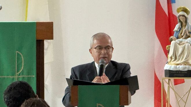 Arzobispo Roberto González Nieves