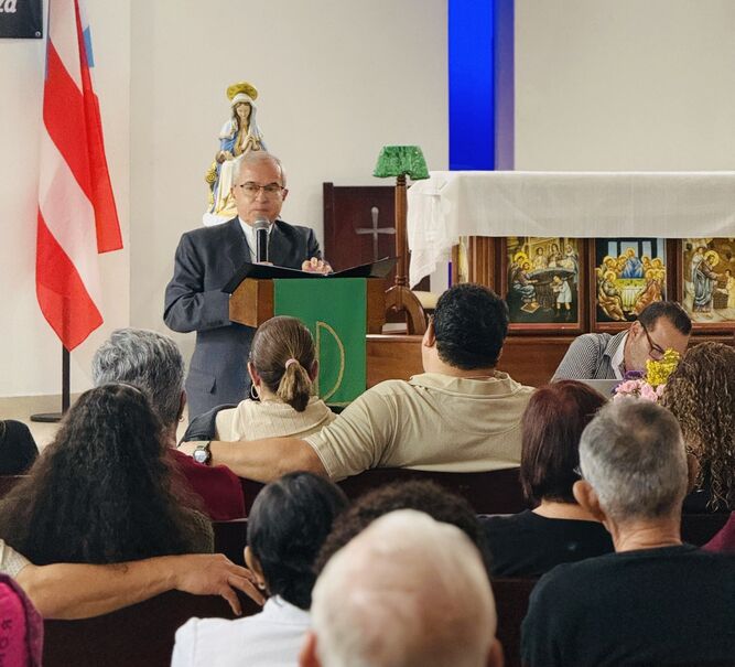 Arzobispo Roberto González Nieves