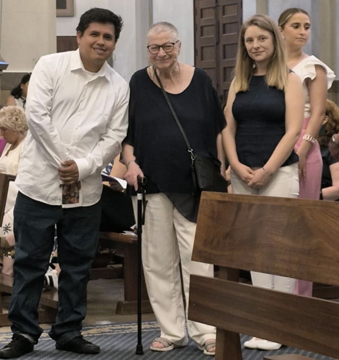 Amelia con algunos de sus confirmandos