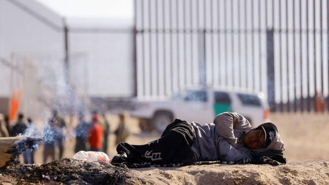 Migrantes en la frontera entre Estados Unidos y México