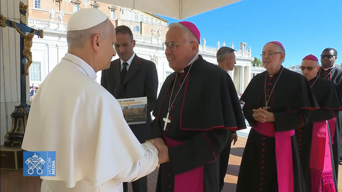El arzobispo Planellas saluda al papa León XIV