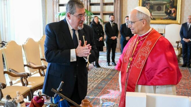 El Papa, con el presidente de Guatemala