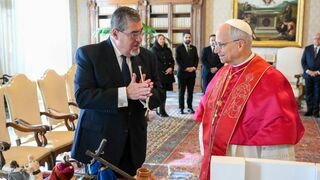 El Papa, con el presidente de Guatemala