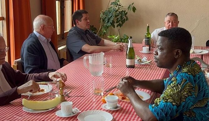 Algunos de los residentes en la casa sacerdotal