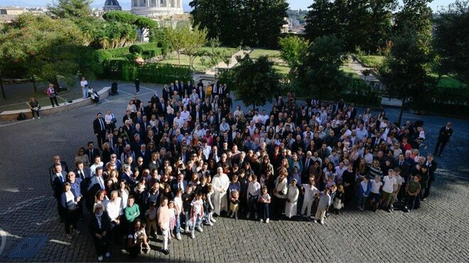 El Papa, con los trabajadores y familias de los media vaticanos