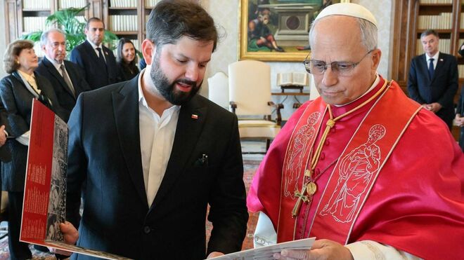 León XIV admite ante Boric su "dolor" por "los casos de abusos sexuales en la Iglesia" de Chile