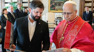 León XIV admite ante Boric su "dolor" por "los casos de abusos sexuales en la Iglesia" de Chile