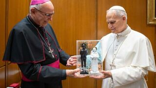 León XIV y el arzobispo de Caracas Raúl Biord