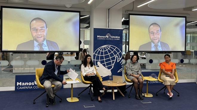 Un momento del debate organizado por Manos Unidas