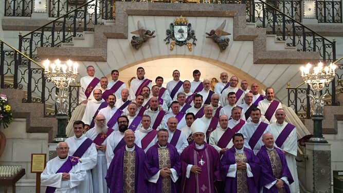Obispos y diáconos permanentes