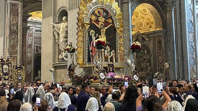 Misa en San Pedro en honor al Señor de los Milagros de Perú