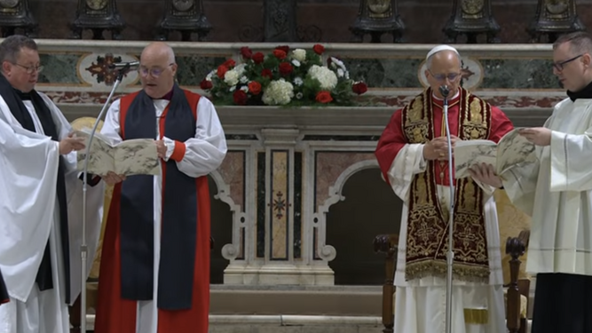 Cottrell y León presidieron conjuntamente la oración