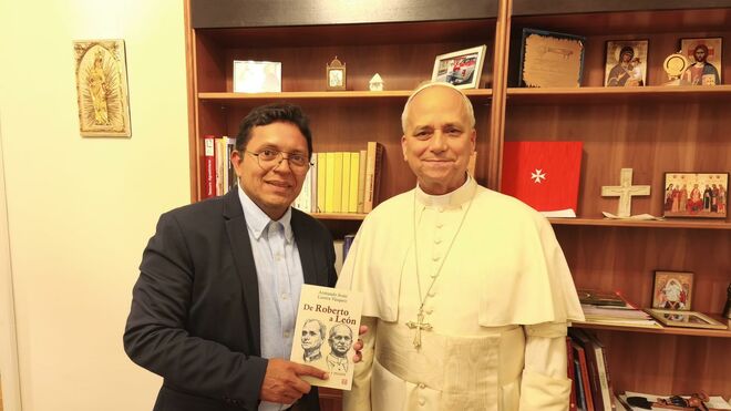 Armando Jesús Lovera Vásquez presenta al papa León XIV su nuevo libro