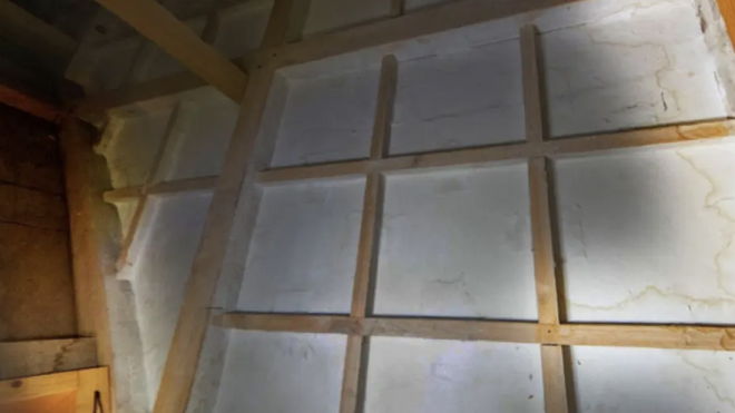 Foto del Gobierno de Aragón donde denuncia humedades en la estructura que envuelve las pinturas