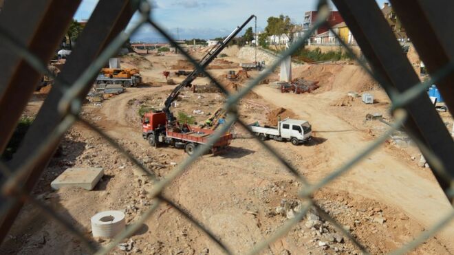 El barro sigue en Valencia un año después de la dana