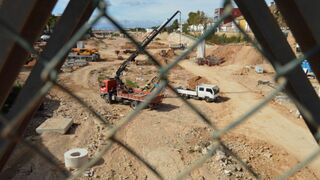 El barro sigue en Valencia un año después de la dana