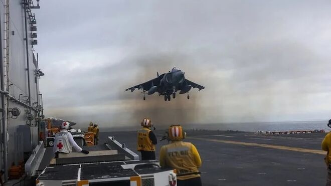 El Departamento de Defensa de EE.UU. publicó fotos del USS Iwo Jima, el buque que lidera el grupo anfibio que se dirige al Caribe Sur