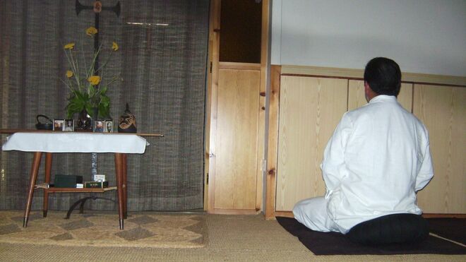 Vida y Muerte son el Gran Asunto, y convergen en la sentada contemplativa