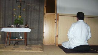 Vida y Muerte son el Gran Asunto, y convergen en la sentada contemplativa