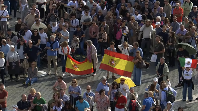 Banderas españolas y mexicanas en San Pedro