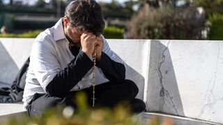 Juan Grabois, rezando por el Papa