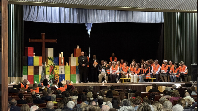 El obispo de León, con los fieles, en la Semana de Pastoral